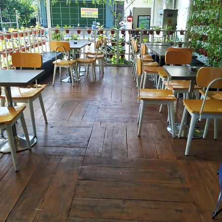 กรีน เรด โฮเต็ล ชาเรียะฮ์ จมบัง Hotel Jombang ภายนอก รูปภาพ