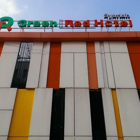 กรีน เรด โฮเต็ล ชาเรียะฮ์ จมบัง Hotel Jombang ภายนอก รูปภาพ
