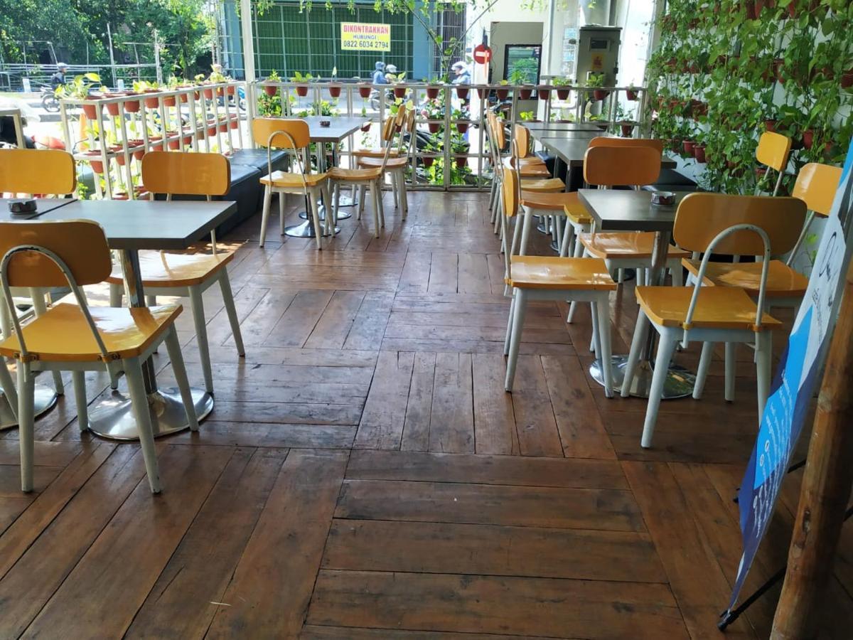 กรีน เรด โฮเต็ล ชาเรียะฮ์ จมบัง Hotel Jombang ภายนอก รูปภาพ