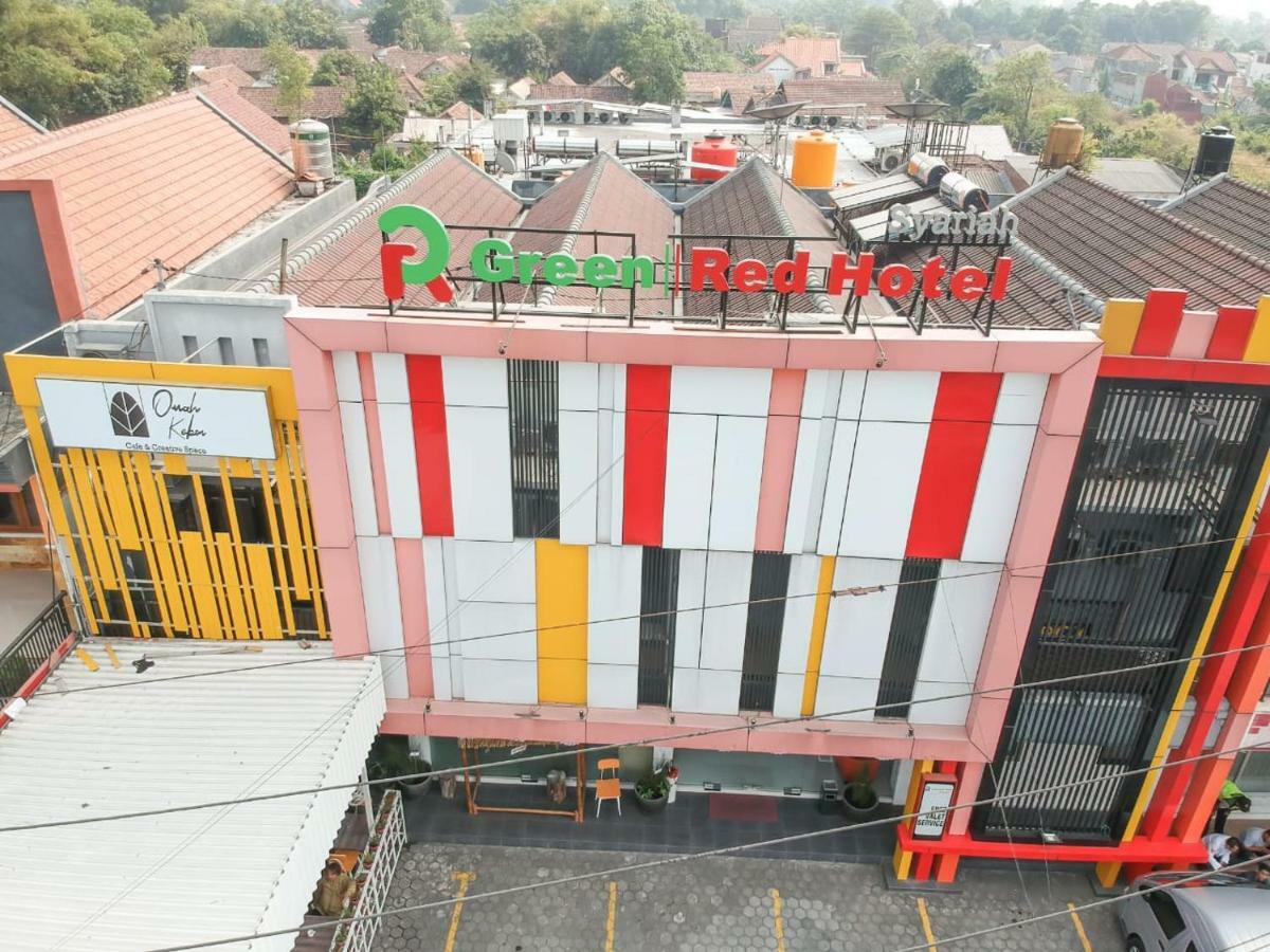 กรีน เรด โฮเต็ล ชาเรียะฮ์ จมบัง Hotel Jombang ภายนอก รูปภาพ