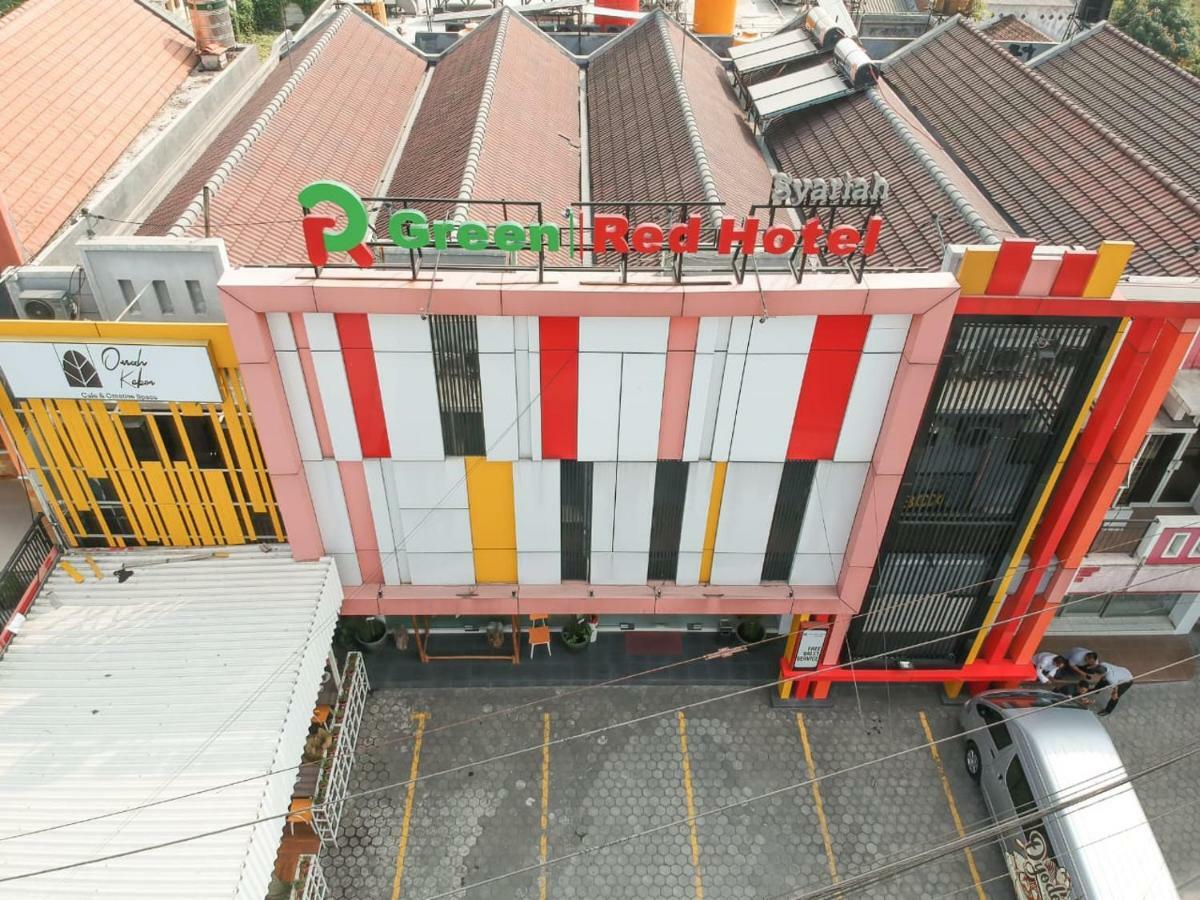 กรีน เรด โฮเต็ล ชาเรียะฮ์ จมบัง Hotel Jombang ภายนอก รูปภาพ