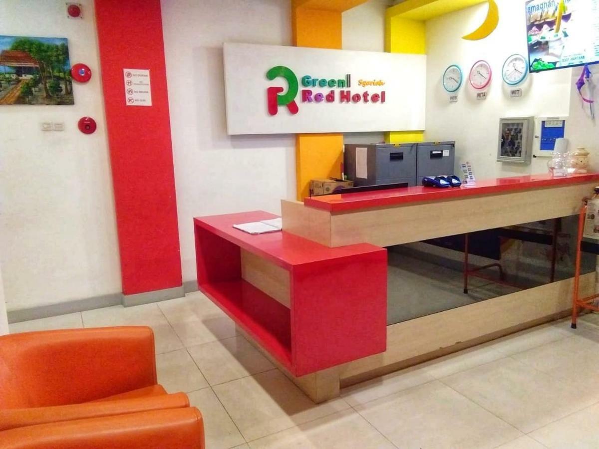 กรีน เรด โฮเต็ล ชาเรียะฮ์ จมบัง Hotel Jombang ภายนอก รูปภาพ